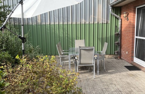 Lehe Apartment | Apartment 'Ferienhof Anke Thiede' with Private Terrace, Shared Garden and Wi-Fi