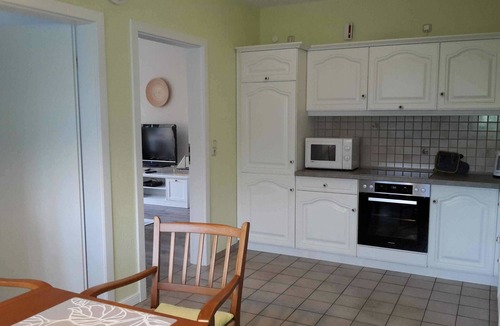 Bad Zwischenahn Apartment | Apartment 'Fewo Meer Und Moor' with Private Terrace, Private Garden and Wi-Fi