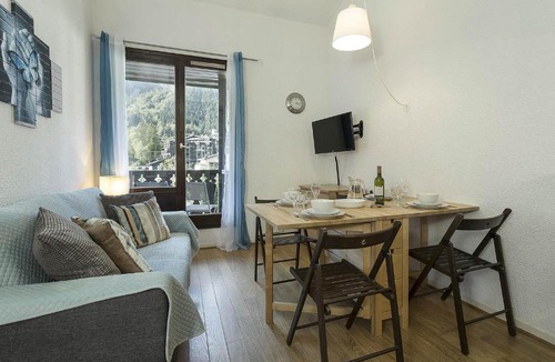 Chamonix City Centre Apartment | Apartment Forclaz 4B - Alpes Travel - Central Chamonix - Sleeps 4