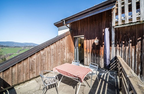 Bogeve Apartment | Apartment "Gîte Le Jorat - B" with Private Terrace & Wi-Fi