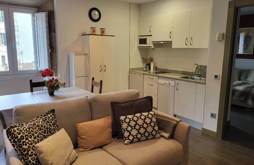 Ituren Apartment | Apartment 'Hartza' with Mountain View, Wi-Fi and Air Conditioning