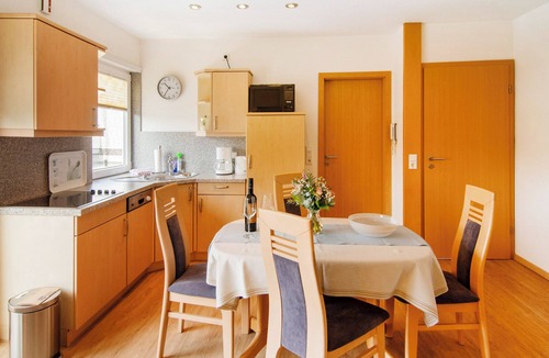 Norderney Apartment | Apartment 'Huus Nördernee 1' with Balcony and Wi-Fi