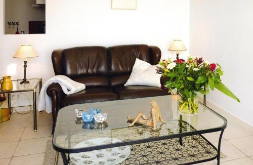 Caderousse Apartment | Apartment in Caderousse with Pool