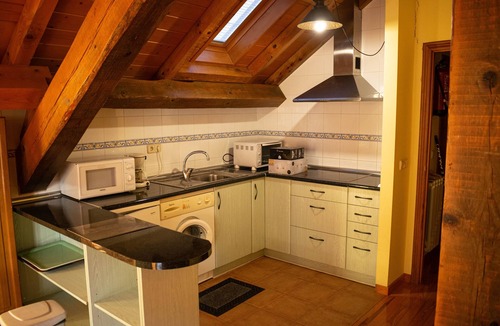 Uztarroz Apartment | Apartment 'Kabila Enea 2' with Mountain View, Private Garden and Wi-Fi