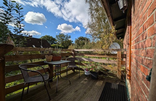 Bielenberg Apartment | Apartment 'Kleines Quickborn' with Balcony and Wi-Fi