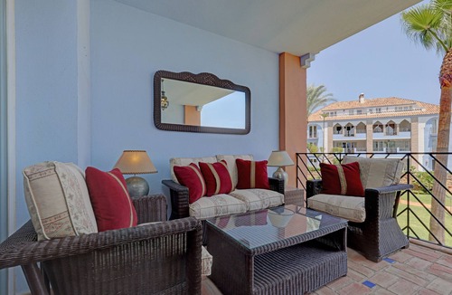 Bahia de Casares Apartment | Apartment "La Perla de Marakech 4" with Sea View, Shared Pool & Wi-Fi