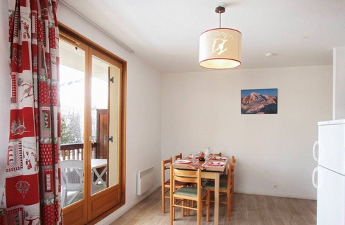 Saint-Sorlin-d'Arves Apartment | Apartment on slopes in St Jean d'Arves