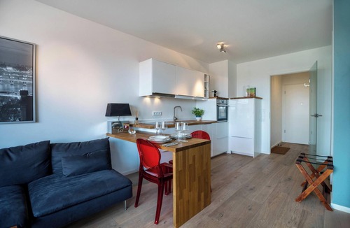 Uberseestadt Apartment | Apartment Portus 21 close to City Centre with Balcony & Wi-Fi incl. Linen and Towels