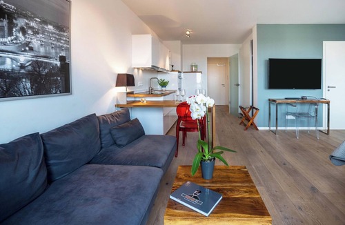 Uberseestadt Apartment | Apartment Portus 21 close to City Centre with Balcony & Wi-Fi incl. Linen and Towels