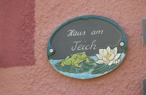 Todendorf Apartment | Apartment "Schwalbennest" in the house at the pond in Todendorf on Fehmarn, dog-friendly