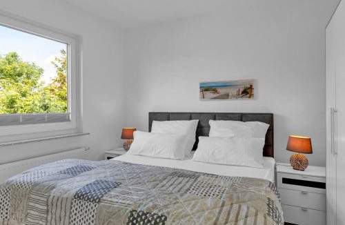 Warwerort Apartment | Apartment Seeschwalbe by Interhome