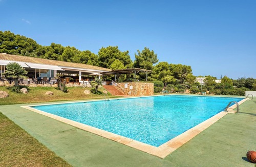 Coves Noves Apartment | Apartment 'Villa Orchidée - Coves Noves' with Sea View, Wi-Fi and Air Conditioning and terrace