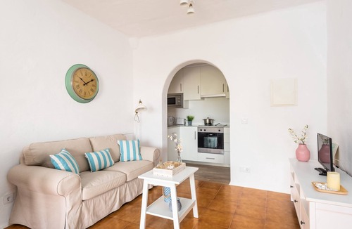 Platges de Fornells Apartment | Apartment 'Vistafaro' with Sea View, Shared Pool and Wi-Fi