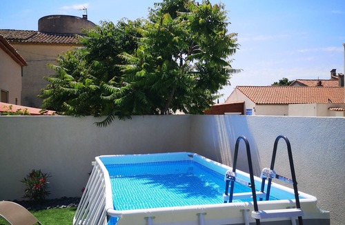 Rognac Apartment | Apartment with swimming pool, garden and air conditioning