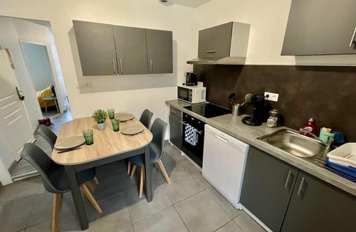 Bellegarde-sur-Valserine Apartment | Appartement le Rhôn'ain - Vue Rhône - Lit Queen size