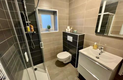 Bellegarde-sur-Valserine Apartment | Appartement le Rhôn'ain - Vue Rhône - Lit Queen size