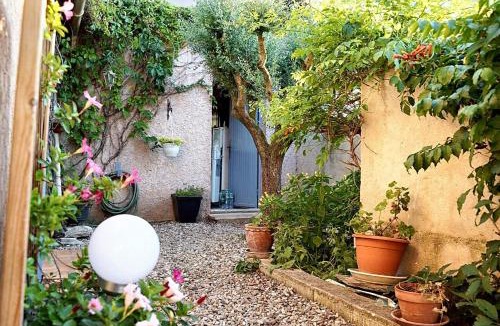 Le Pontet Apartment | Appartement charmant proche d'Avignon avec piscine privée