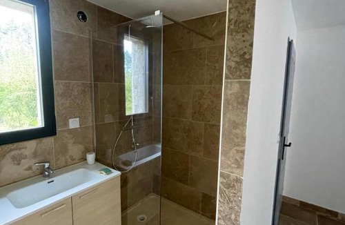 Cabannes Bed & Breakfast | Appartement Spacieux Agréable