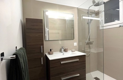 Le Pontet Apartment | Appartement T2 au Calme Près D'avignon, 1 Chambre, Terrasse, Parking Gratuit