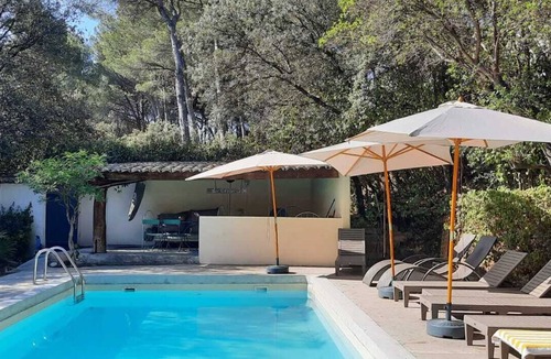 Jonquerettes Villa | Architect's villa of 250m2 with swimming pool under the pines near Avignon/Luberon