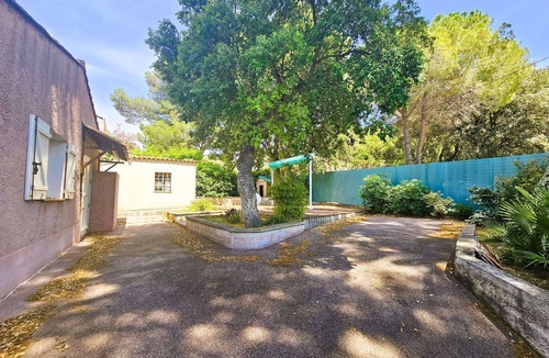 Saint-Mandrier-sur-Mer House | At five min at walk of beach, very nice