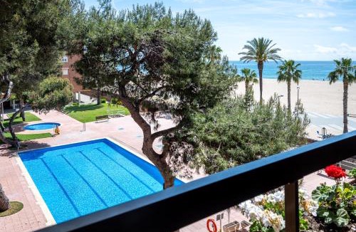 Torredembarra Apartment | AT091 Els Pins, vistas del mar, comunidad con piscina