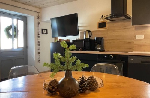 Champagnole Apartment | Au Charmant Chablis