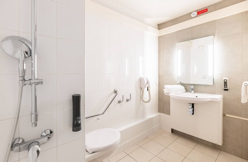 Bron Hotel | B&B HOTEL Lyon Eurexpo Bron