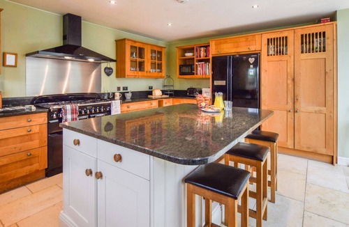 Winchcombe House | Barebones Farm - sleeps 14 guests in 7 bedrooms
