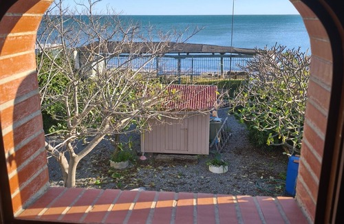 Almayate Bajo Villa | Beach house in Valle Niza with direct sea access and parking