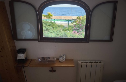 Almayate Bajo Villa | Beach house in Valle Niza with direct sea access and parking