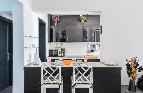 Playa del Cable Apartment | Beachfront Apartment "Casa Conchita" with Sea View, Shared Pool & Terrace