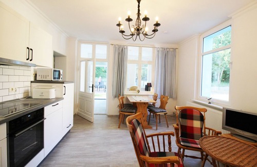 Zempin Apartment | Beachfront apartment w. Terrace, sauna, wallbox, perfect for child+dog, fully fenced