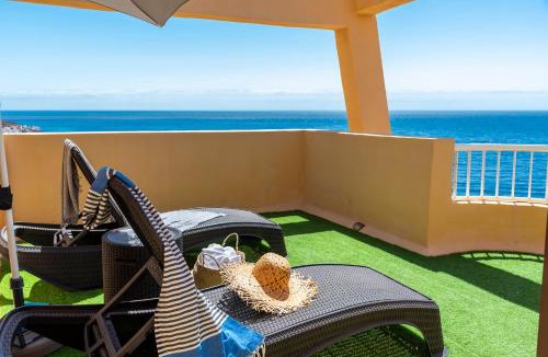 Radazul Apartment | Beachfront triplex with swimming pool & parking