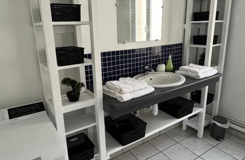 Saint-Charles du Port Apartment | Beau 2 pièces Quartier Brindeau à 10 min à pied des Docks et 20 min de la Gare - Les Appartements Océane
