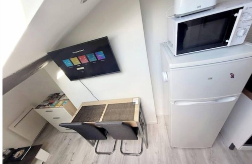 Chateauvert Apartment | Beautiful air-conditioned Studio 200m from Valence town station