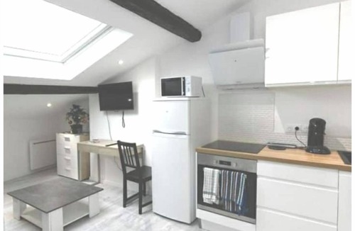 Chateauvert Apartment | Beautiful air-conditioned Studio 200m from Valence town station