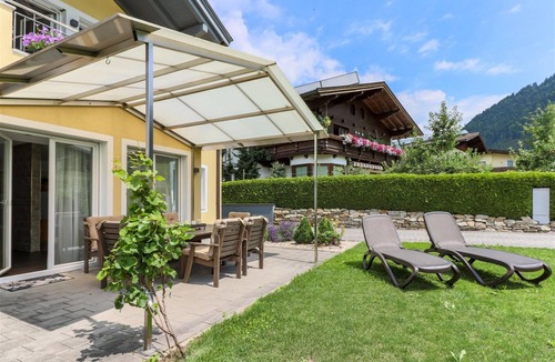 Itter House | Beautiful group accommodation with sauna & ski-in