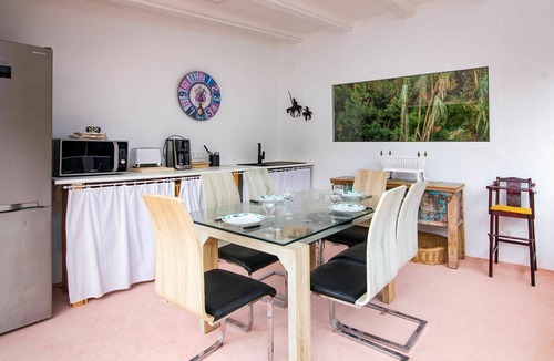 Trencall Villa | Beautiful private villa for 8 guests with WIFI, private pool, A/C, TV, patio and pets allowed