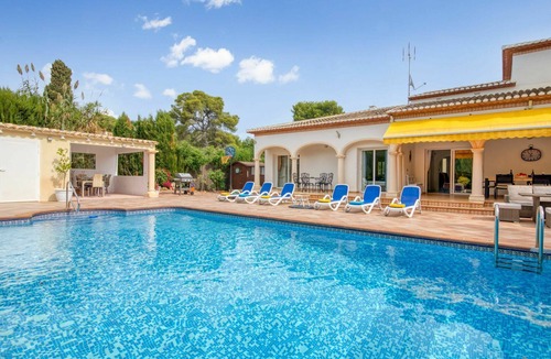 Trencall Villa | Beautiful private villa for 8 guests with WIFI, private pool, A/C, TV, patio and pets allowed