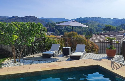 Peypin Villa | Beautiful south facing villa with large pool