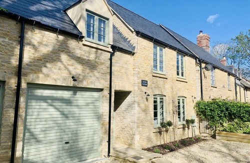 Alvescot House | Beautiful, Spacious Cotswold Stone Home Away From Home