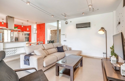 Porreres Villa | Beautiful Villa Ronda Estación with Pool, Terrace, Garden, Wi-Fi & Air Conditioning; Street Parking Available