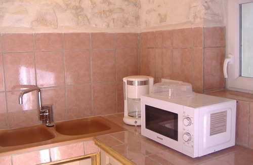 La Garde-Adhemar Bed & Breakfast | Bed and Breakfast 'Fanny' with Shared Pool, Shared Garden and Wi-Fi