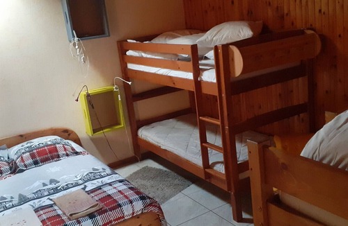 Hotonnes Bed & Breakfast | Bed and Breakfast 'Chez Louve Bleue Chambre Côté Ruche' with Mountain View, Shared Terrace and Wi-Fi