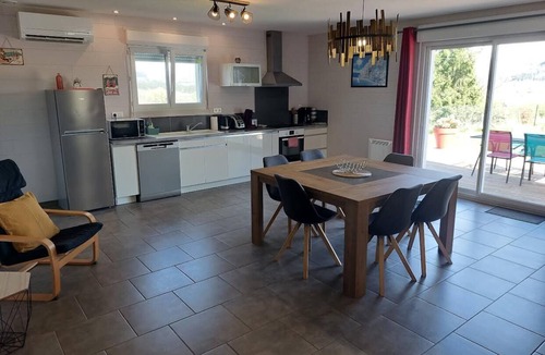 Baresia-sur-l'Ain House | BETWEEN LAKES AND MOUNTAINS - DETACHED HOUSE AIR-CONDITIONED 3-BEDROOM WITH ENCLOSED GROUNDS