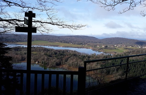 Baresia-sur-l'Ain House | BETWEEN LAKES AND MOUNTAINS - DETACHED HOUSE AIR-CONDITIONED 3-BEDROOM WITH ENCLOSED GROUNDS