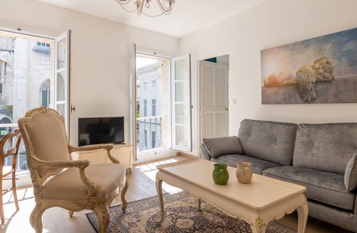 Avignon City Centre House | Bien D'exception en Face du Palais des Papes
