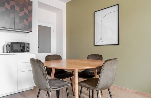 Vrsovice Apartment | Blueground | Prague 10, nr park & foodie area (PRG-18)