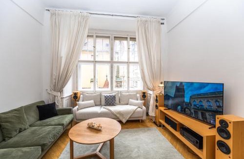 Josefov Apartment | Bohemian charm apartment by Paris Avenue 1